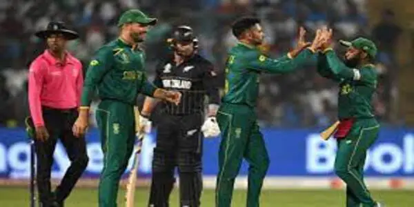 South Africa defeated New Zealand by a huge margin of 190 runs, reached the top in the points table