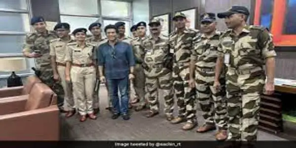 Sachin Tendulkar seen with CISF soldiers, said- no festival is possible without them