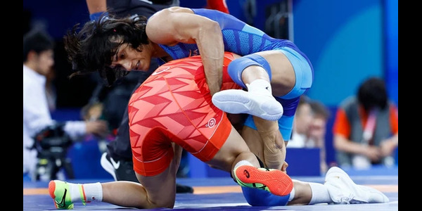 Vinesh Phogat stuns 4-time world champion, Olympic gold medallist in last 5 seconds, enters Paris Games wrestling semis