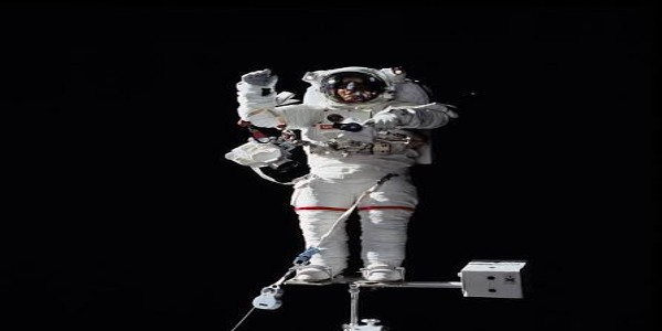 ISS crew steps up spacewalk preparations, tests AI and virtual reality tools