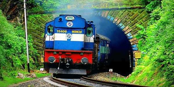 Indian Railways: IRCTC resumes service of cooked food in all trains from today