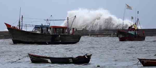 Cyclone Vayu is to completely abate by Saturday, says Indian Coast Guard