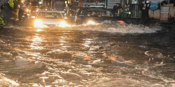 Heavy rains lashes Bengaluru; netizens demand permanent work from home