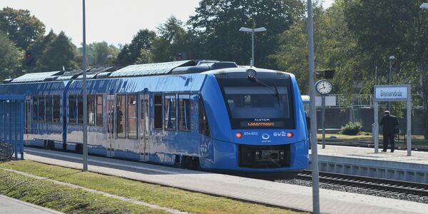 For the first time in the world, hydrogen-powered trains ran on the track, the speed and mileage would be surprised.