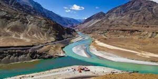 India plans 10 hydro plants to utilize water treaty with Pak