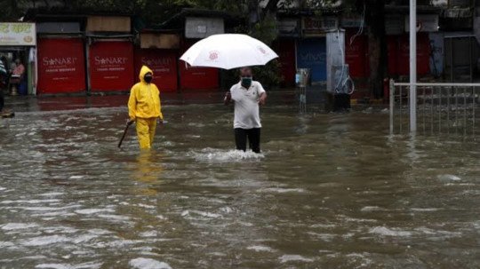 Offices closed due to heavy rain in Mumbai